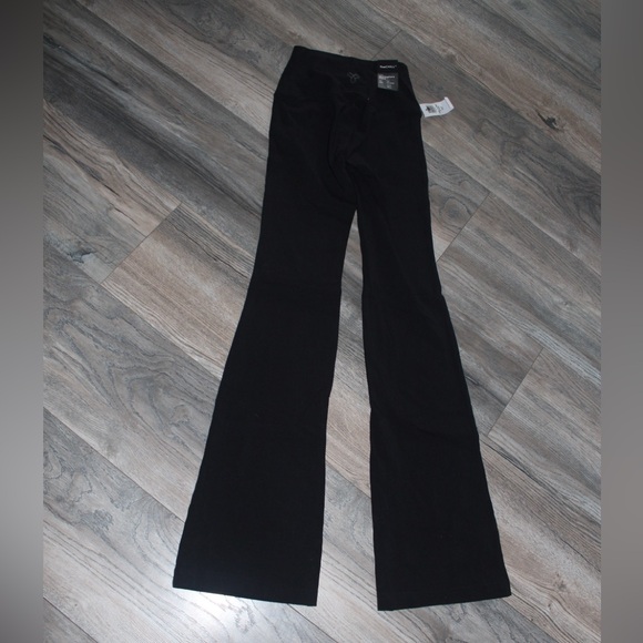 TNA CHILL Flare Leggings - Picture 3 of 11